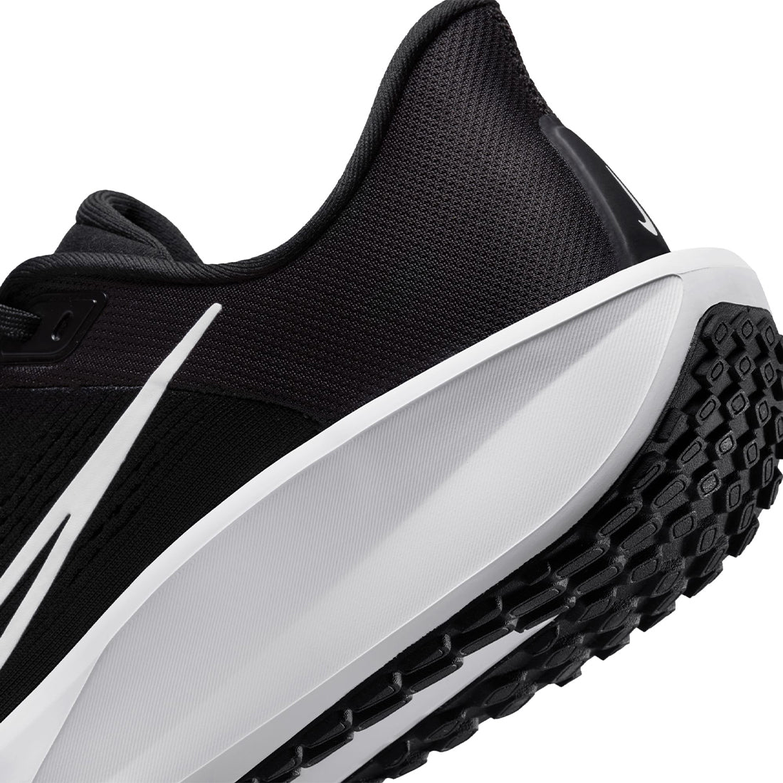 Nike Quest 6 Men's Road Running Shoes.