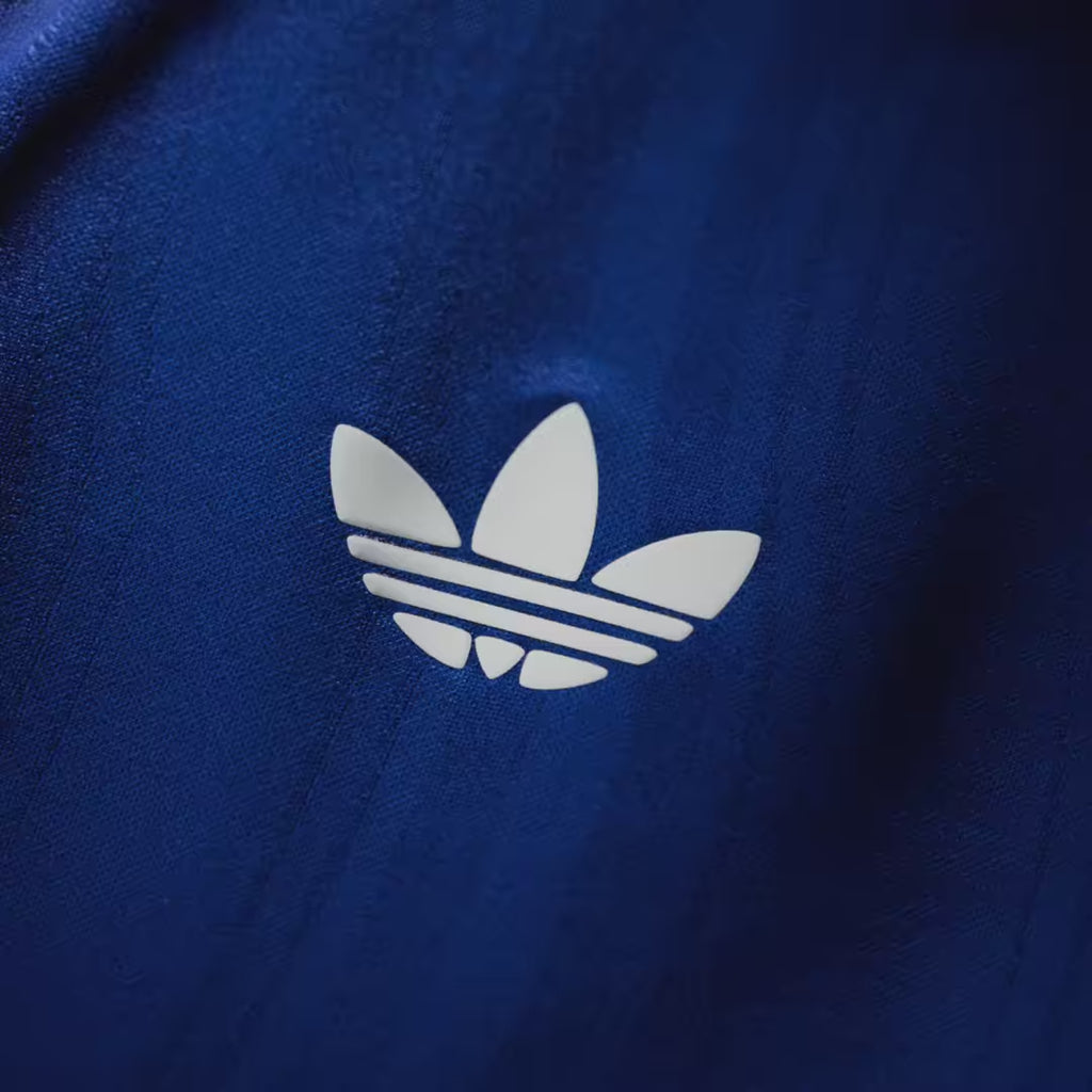 Close up Video MU away Jersey